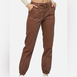 EXCELLENT Mica High-Rise Denim Jogger In The Color Cocoa (Size: M)